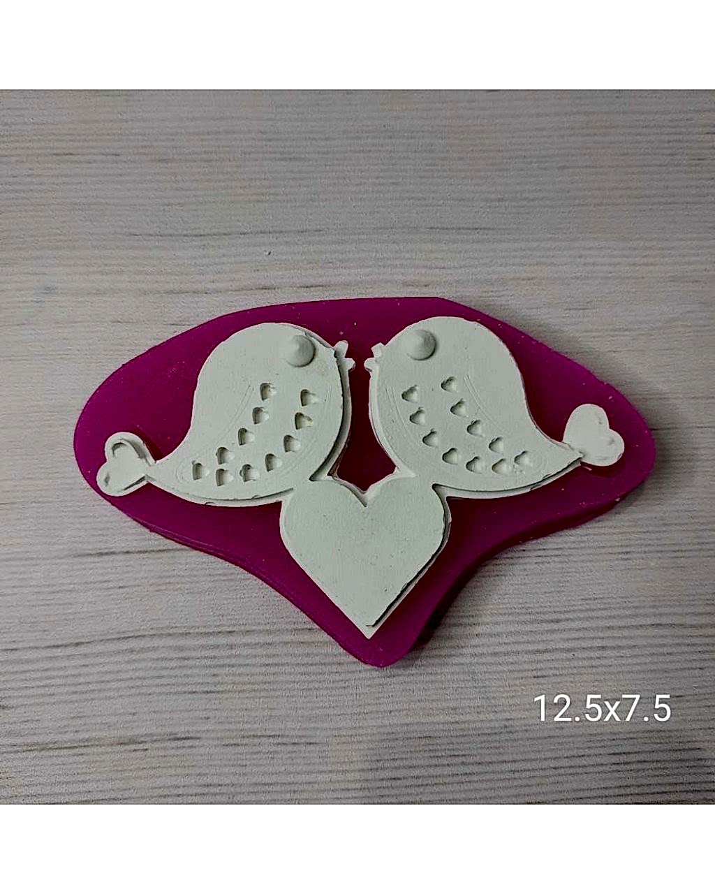 YY0103-Kalp Üzerine Konmuş 2 Kuş Silikon Kalıp-12,5x7,5