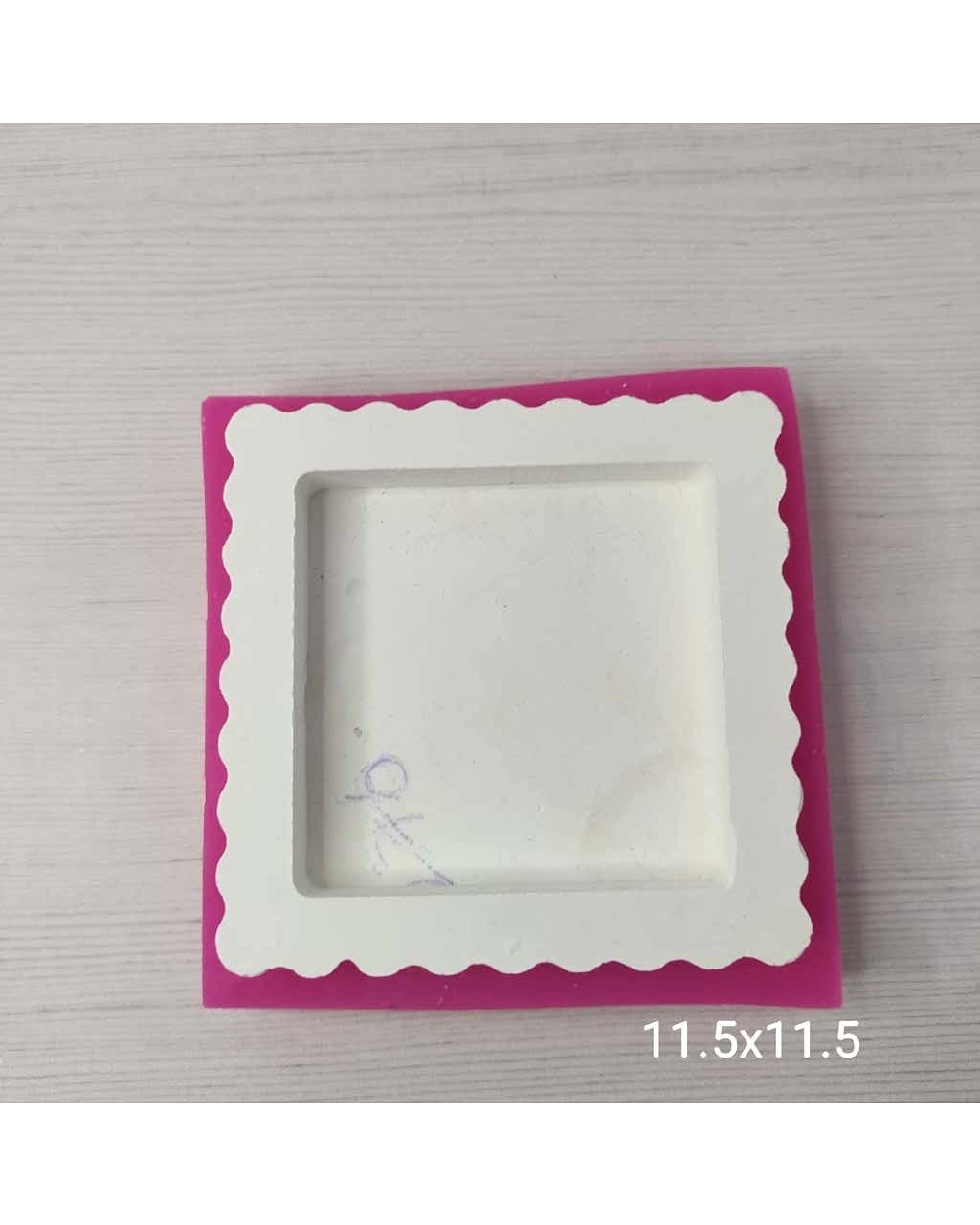 YY0333-Kenarı Fırfırlı Çerçeve Kare Silikon Kalıp-11,5x11,5cm