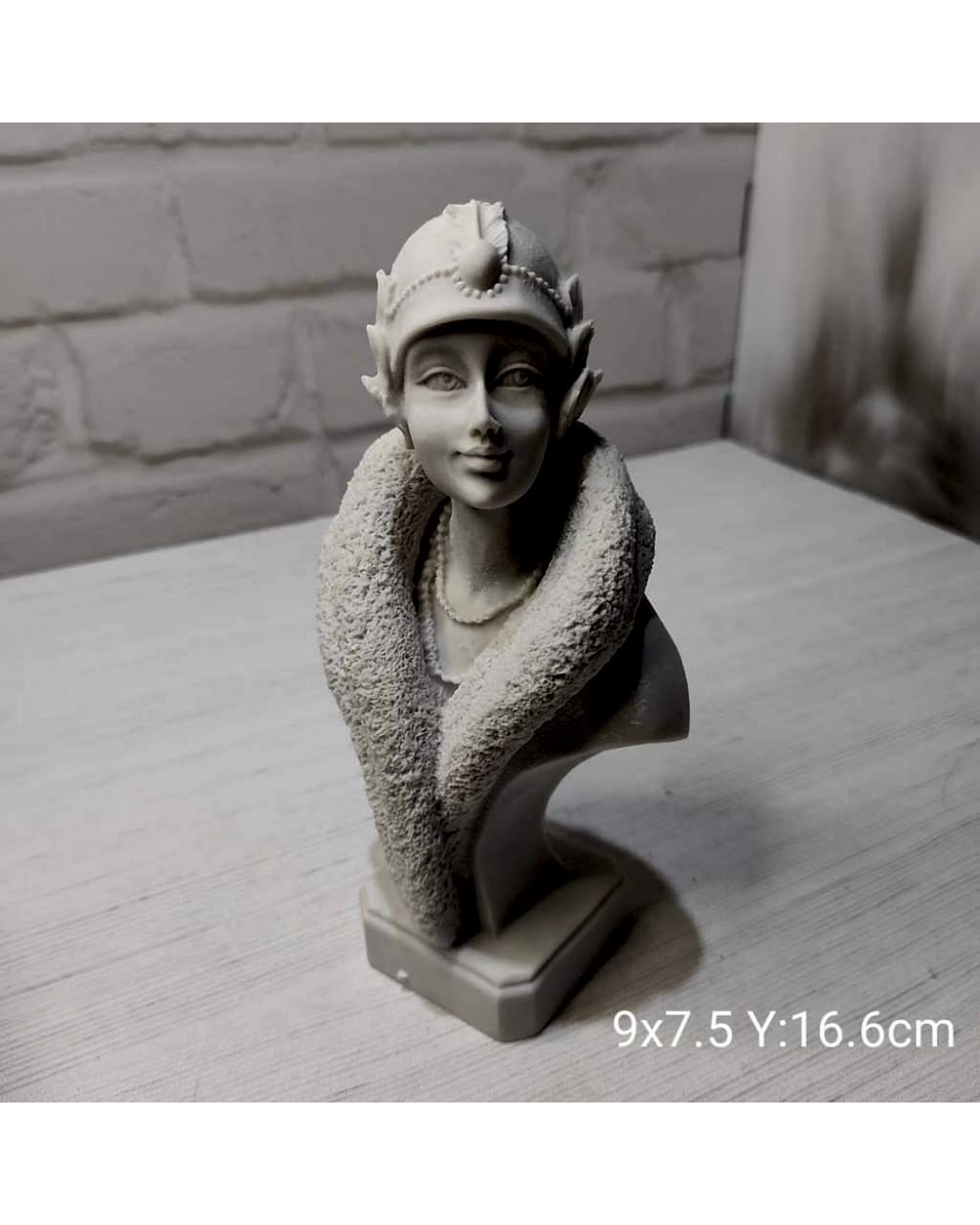 YY0961 Şapkalı Pardüseli Kadın Büst Biblo Silikon Kalıp: Şık ve Anlamlı Hediye Seçeneği!